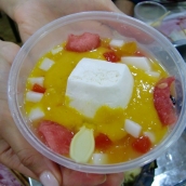 Als leckerer Abschluss gerne mal ein Mangopudding mit Fruchtstücken. Herrlich erfrischend und gar nicht so süß.