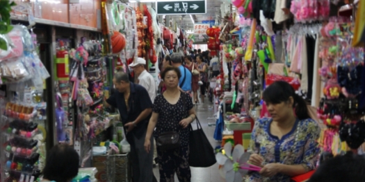 "Fake" Market in Shanghai. Hier wird nur kopierte Ware verkauft.