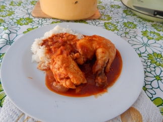 In Botswana schmeckte vor allem das Hühnchenfleisch. Hier mal mit roter Sauce.